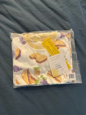 Children's PB&J Burt’s Bees 5T Pajama Top - Yellow Trim NWT